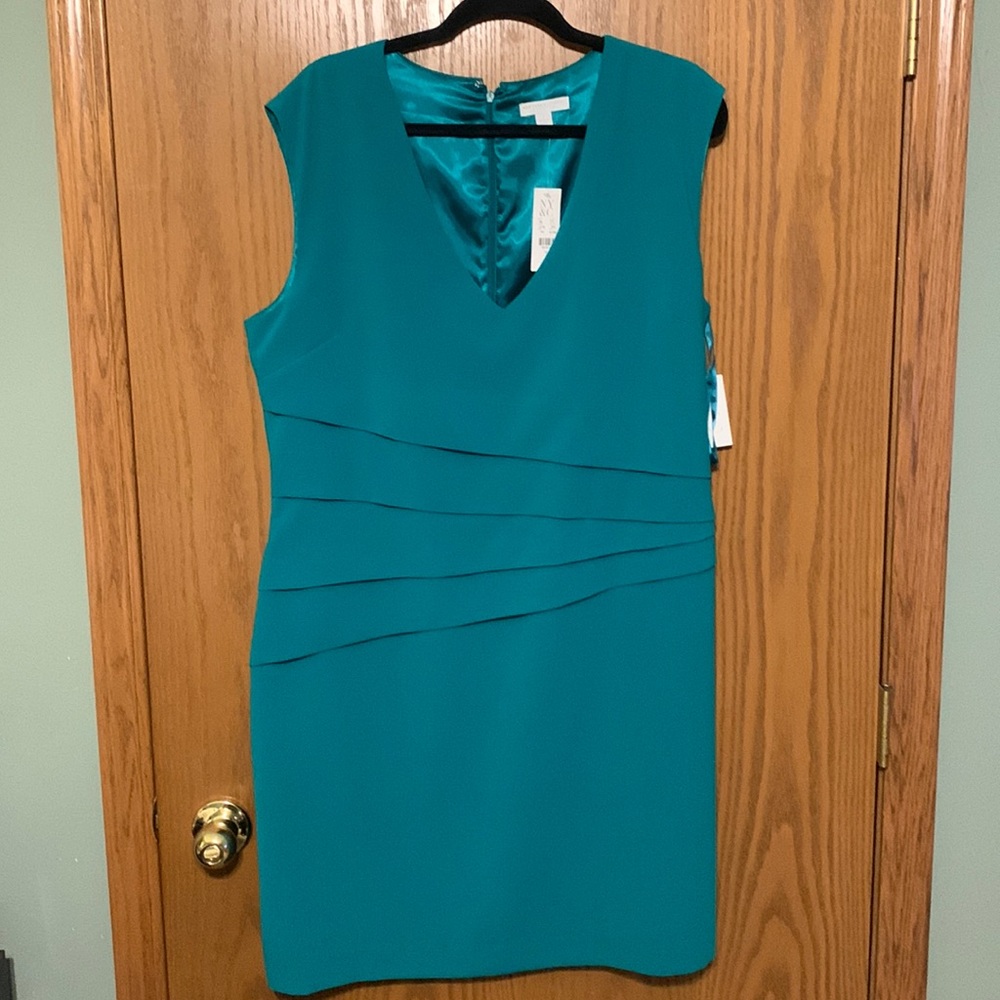 New York & Company teal dress with ruching, sz 18, never worn.